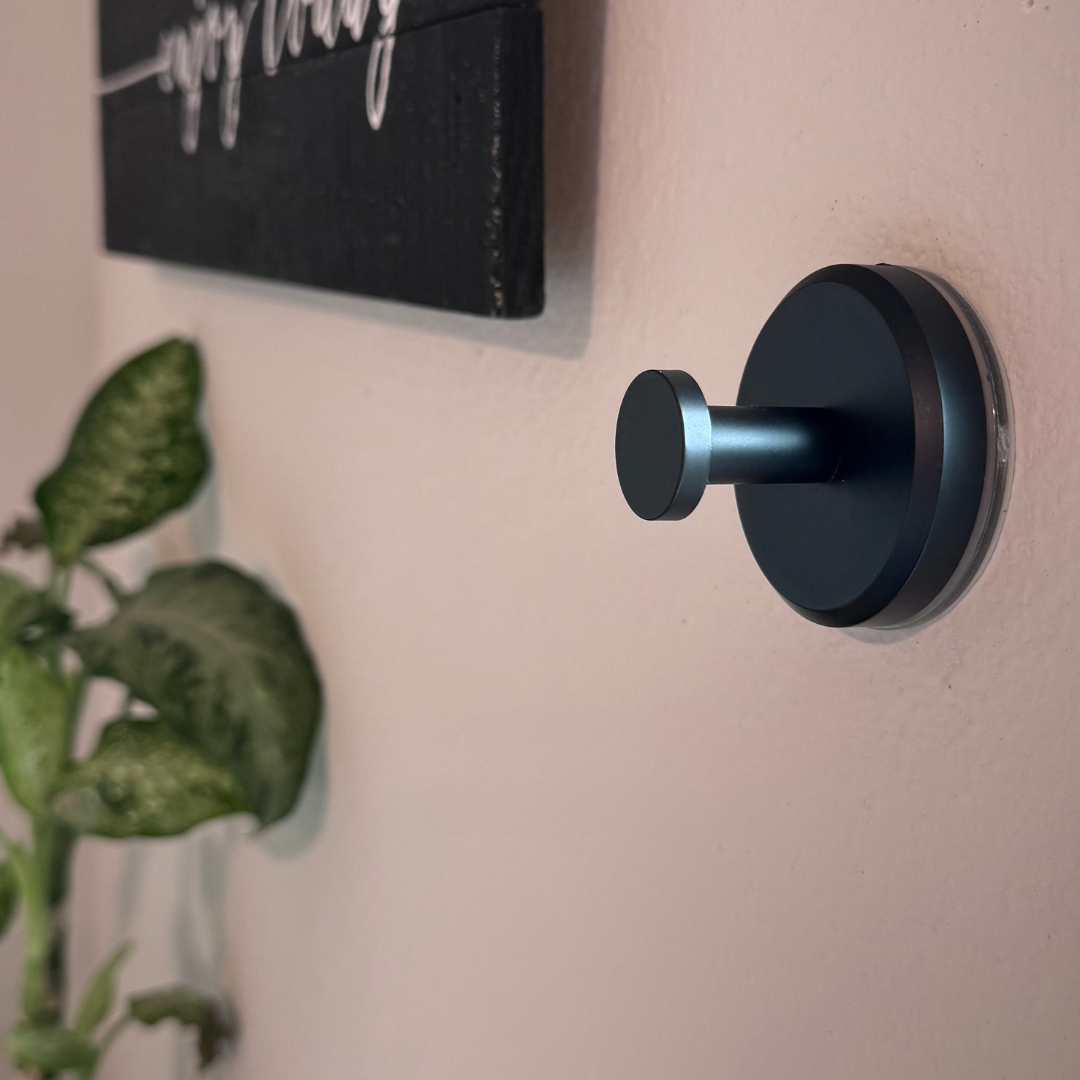 خطاف لاصق فائق الالتصاق، يمكن إعادة وضعه حسب الرغبة